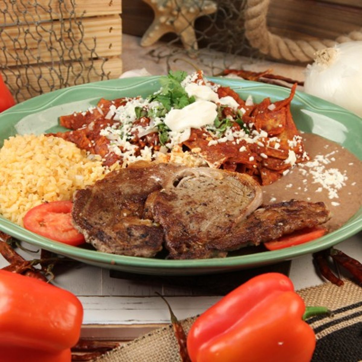 Bistec y Chilaquiles / Steak and Chilaquiles