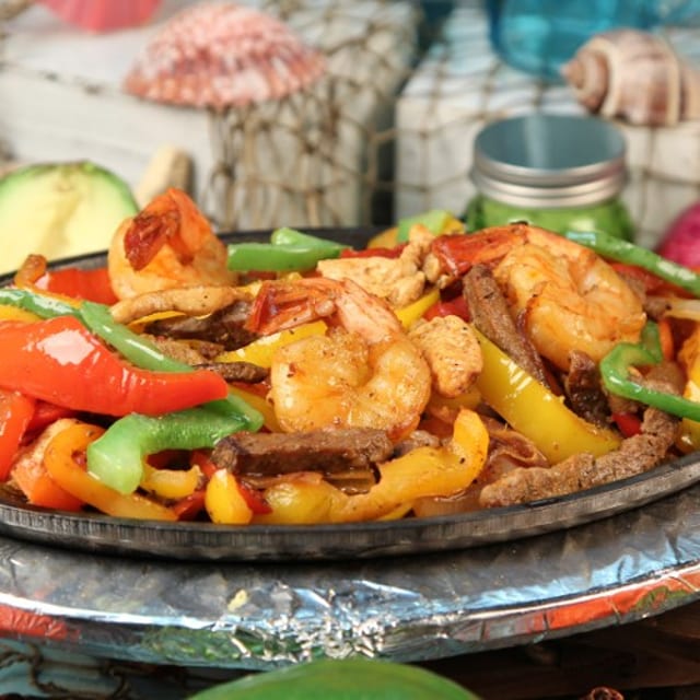 19. Fajitas Cielo, Mar y Tierra / 19. Sky, Sea and Land Fajitas.