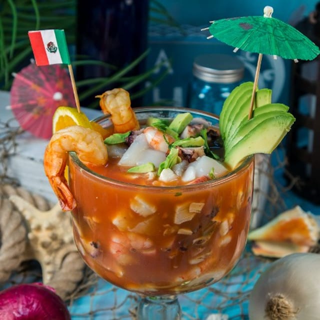 48. Coctel Campechano / 48. Campechano Cocktail.