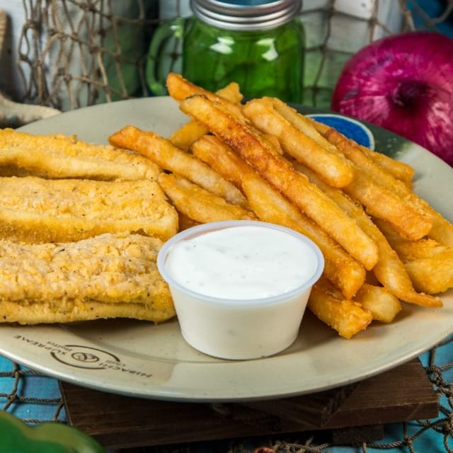 Pollo con Papas Fritas / Chicken Fries.
