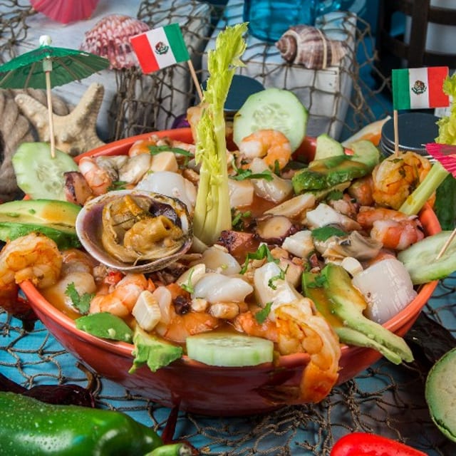 45. Fuente de Mariscos / 45. Seafood Platter.