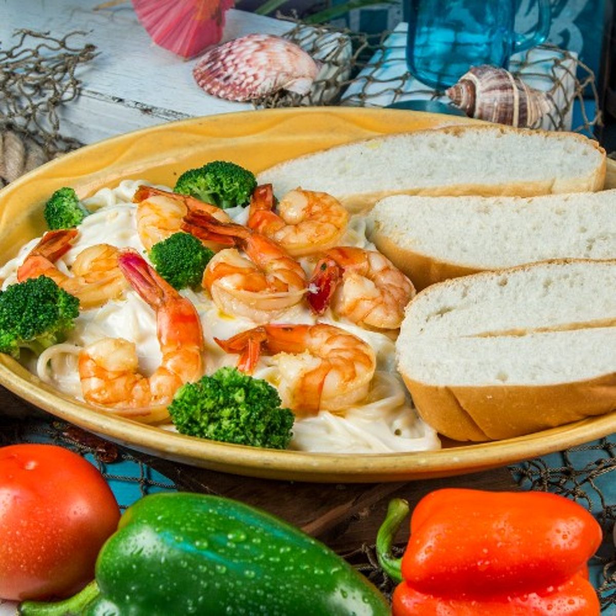 28. Espagueti con Camarones / 28. Spaghetti with Shrimp