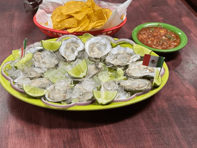 J. Una Docena de Ostras en Media Concha / J. One Dozen Oysters in a Half Shell.
